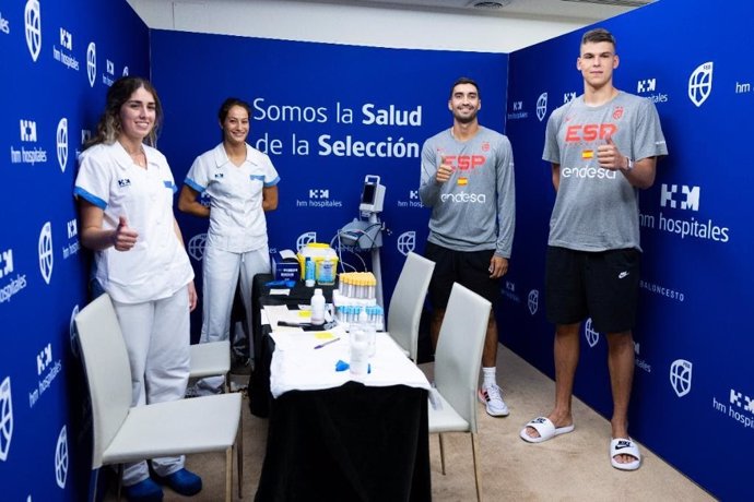 La selección española de baloncesto pasa el reconocimiento médico en HM Hospitales.