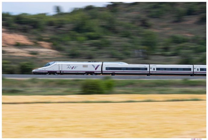 Archivo - Tren AVE de Renfe