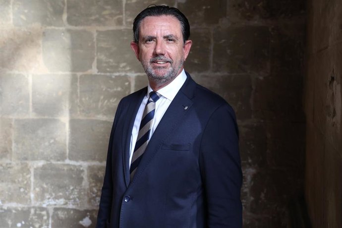 El conseller de Empresa, Empleo y Energía, Alejandro Sáenz de San Pedro, en el Consolat de Mar, a 10 de julio de 2023, en Palma de Mallorca, Mallorca, Baleares (España). 