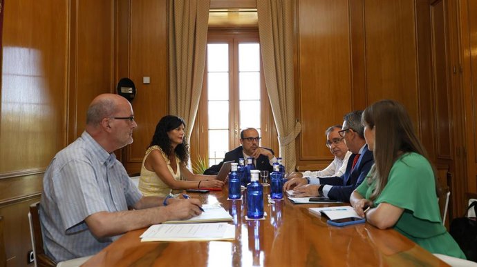 Reunión de la Mesa de las Cortes.