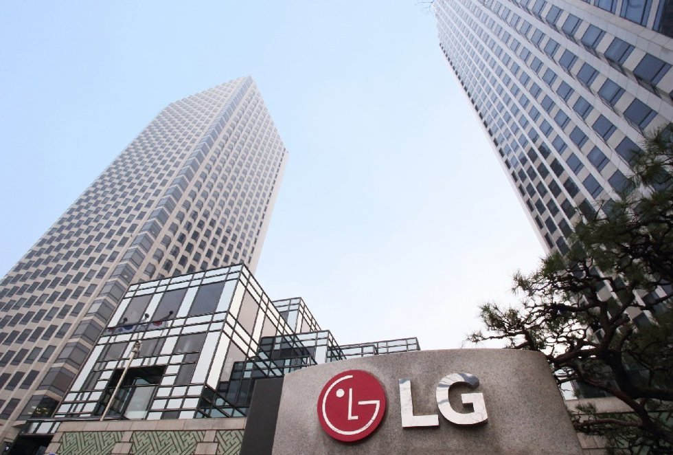 Archivo - Las "Torres gemelas" de LG en el distrito financiero de Yeoiudo, Seúl.