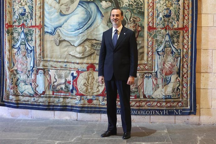 El presidente del Parlament, Gabriel Le Senne, posa en el Palacio de la Almudaina