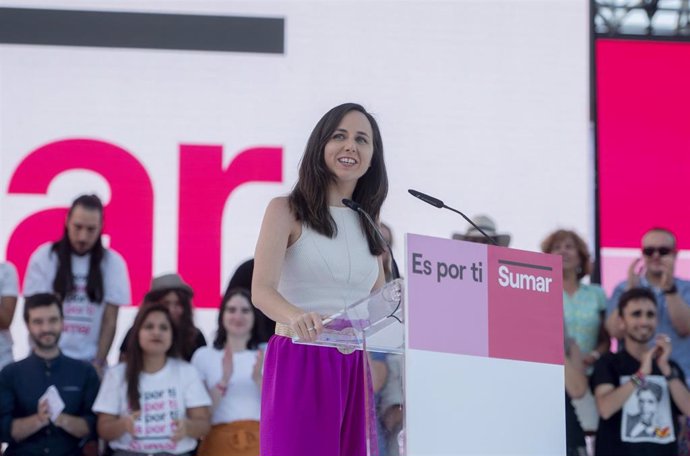 La ministra de Derechos Sociales y Agenda 2030, Ione Belarra, durante el acto de cierre de campaña de Sumar, en el Anfiteatro del Parque Tierno Galván, a 21 de julio de 2023, en Madrid (España).