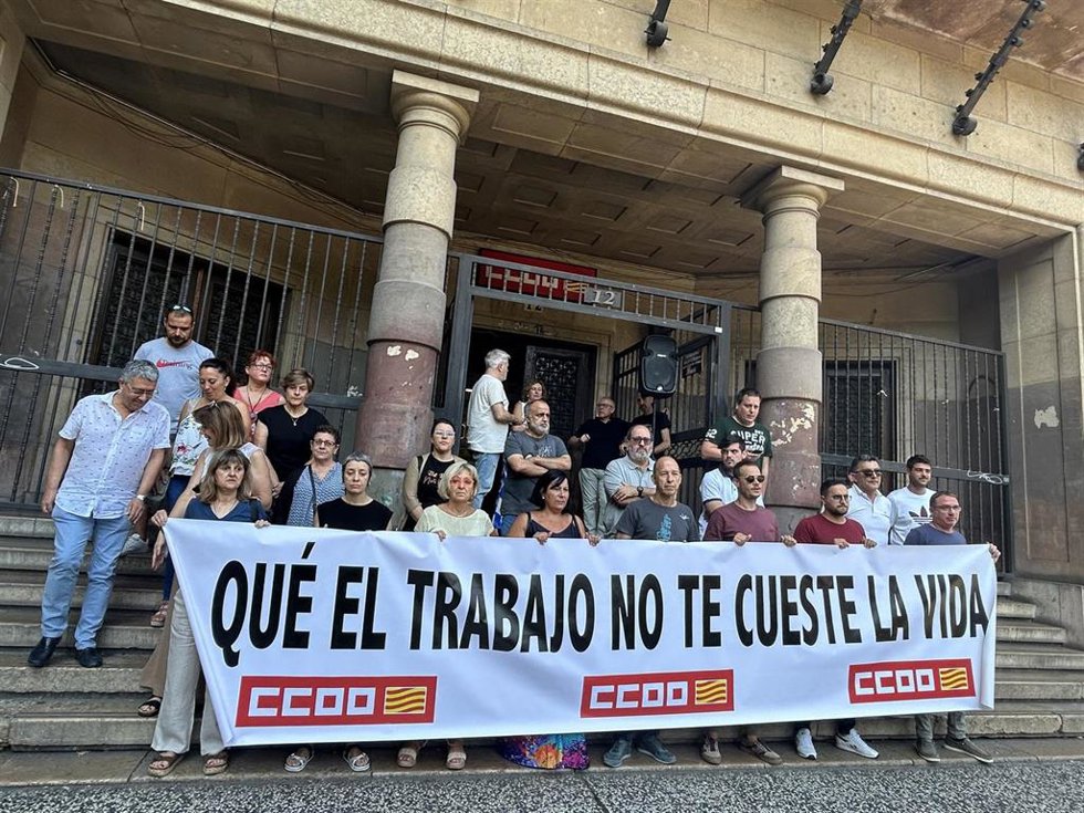CCOO Aragón se ha concentrado esta mañana en su sede de Zaragoza