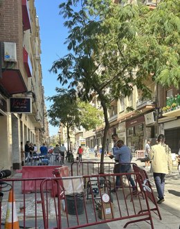 El alcalde de Logroño, Conrado Escobar, siguiendo las obras de las Cien Tiendas