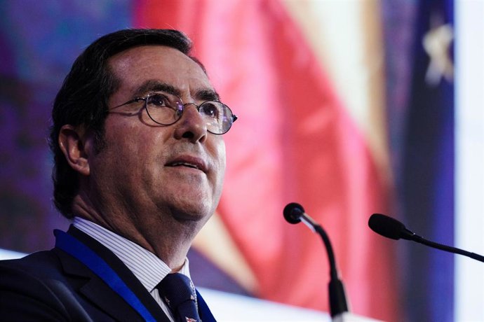 El presidente de la CEOE, Antonio Garamendi, interviene durante la celebración de la Asamblea General 2023 de la Confederación Española de Organizaciones Empresariales (CEOE), a 19 de julio de 2023, en Madrid (España). 