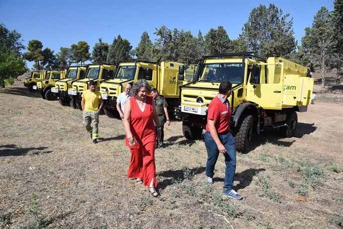 La consejera de Desarrollo Sostenible de Castilla-La Mancha, Mercedes Gómez, visita el Centro Operativo Regional de Incendios.