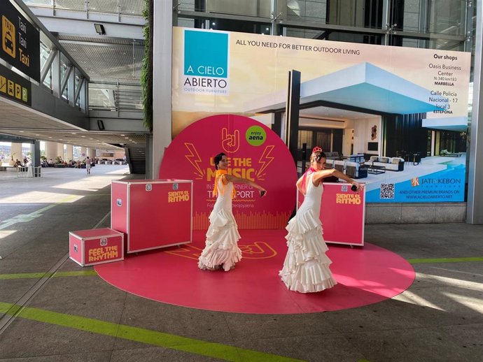 El aeropuerto de Málaga-Costa del Sol ameniza el tránsito de sus pasajeros con espectáculos musicales y de danza en la T3