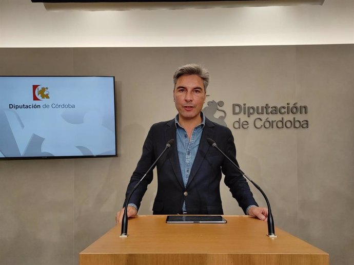 El vicepresidente primero de la Diputación de Córdoba y delegado de Infraestructuras, Sostenibilidad y Agricultura, Andrés Lorite, en rueda de prensa.