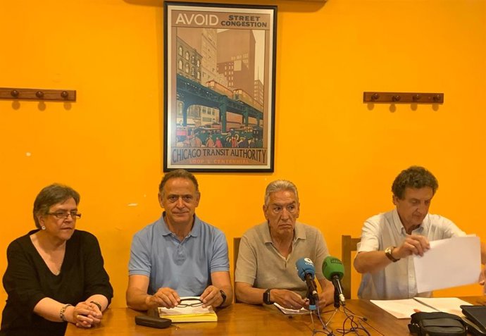 Los representantes de la Plataforma por el Soterramiento en Valladolid ofrecen una rueda de prensa.