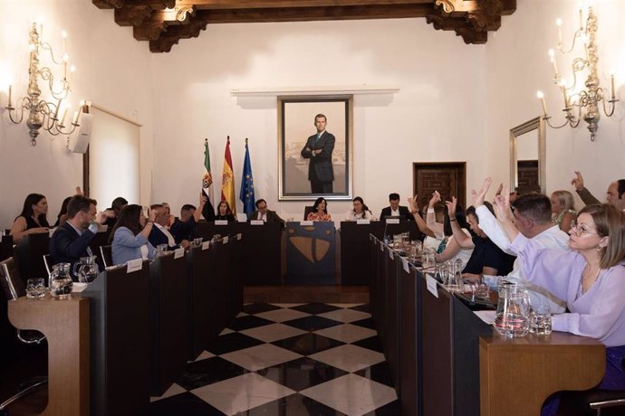 La Diputación de Cáceres celebra el primer pleno ordinario de la legislatura