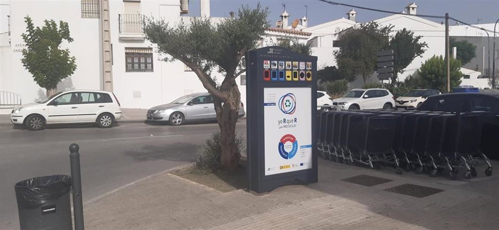 Minipunto limpio colocado en Vejer.