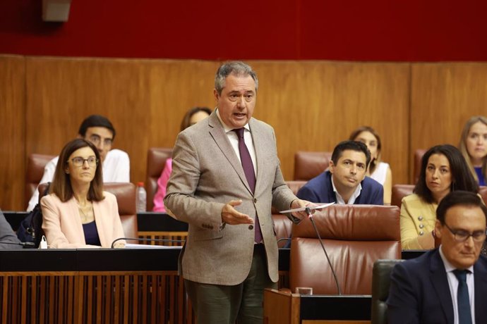 El secretario general del PSOE de Andalucía y Portavoz del Grupo Parlamentario Socialista, Juan Espadas, , durante su intervención en la sesión de control al Gobierno en la segunda jornada del Pleno del Parlamento andaluz. A 27 de julio de 2023, en Sevi