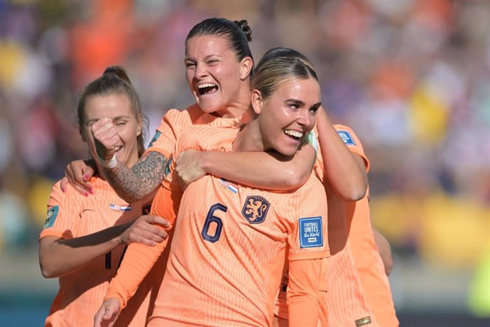 Las jugadoras de los Países Bajos celebran el 0-1 de Jill Roord (6) ante los Estados Unidos en el Mundial de Australia y Nueva Zelanda