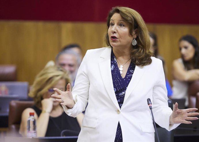 La consejera de Agricultura, Pesca, Agua y Desarrollo Rural, Carmen Crespo, en el Parlamento andaluz.