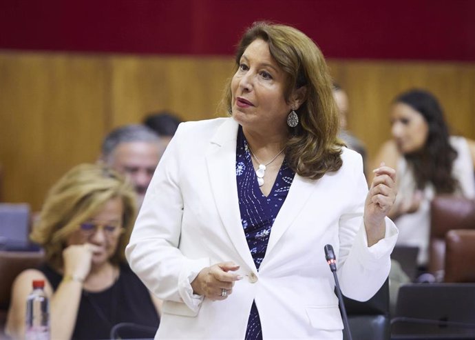 La consejera de Agricultura, Pesca, Agua y Desarrollo Rural, Carmen Crespo, en el Parlamento de Andalucía.