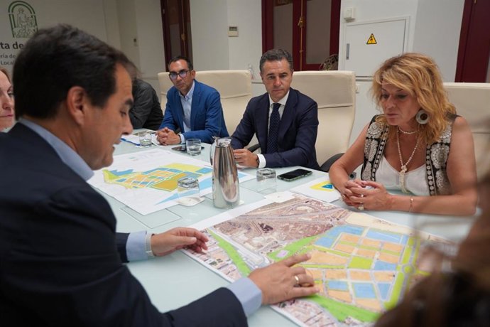 Encuentro entre la alcaldesa de Huelva, Pilar Miranda,  y el consejero de Justicia, Administración Local y Función Pública, José Antonio Nieto, para abordar la Ciudad de la Justicia.