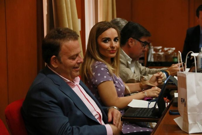 Los ediles del PP Julián Urbano, Narci Ruiz y Miguel Ruiz Madruga, en el salón de plenos.