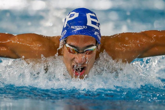 Archivo - El nadador español Hugo González durante una competición