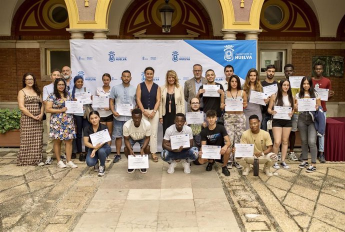 Entrega de diplomas de los tres itinerarios integrales relacionados con el sector comercio que pertenecen al Plan Formativo de la Edusi.