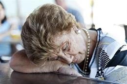 Archivo - Durmiendo, anciana, mayor, narcolepsia, apnea