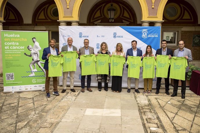 Presentación de la novena edición de 'Huelva marcha contra el cáncer' en el Ayuntamiento de Huelva.