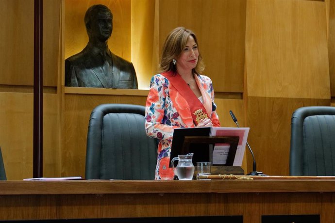 Archivo - La alcaldesa entrante de la ciudad, Natalia Chueca, en la sesión de constitución del Ayuntamiento de Zaragoza.