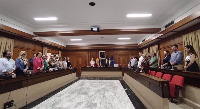 El Pleno municipal guarda un minuto de silencio por el último accidente laboral mortal ocurrido en Córdoba.