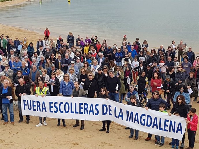 Archivo - Plataforma Salvar la Magdalena en una protesta en 2018.