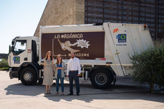 La consejera de Agricultura, Ganadería, Mundo Rural y Medio Ambiente, Noemí Manzanos, presenta la campaña informativa sobre la recogida de residuos orgánicos.