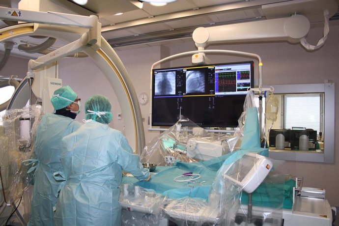 Archivo - Cirugía cardiopatía pediátrica quirófano hospital médicos salud sanidad andaluci