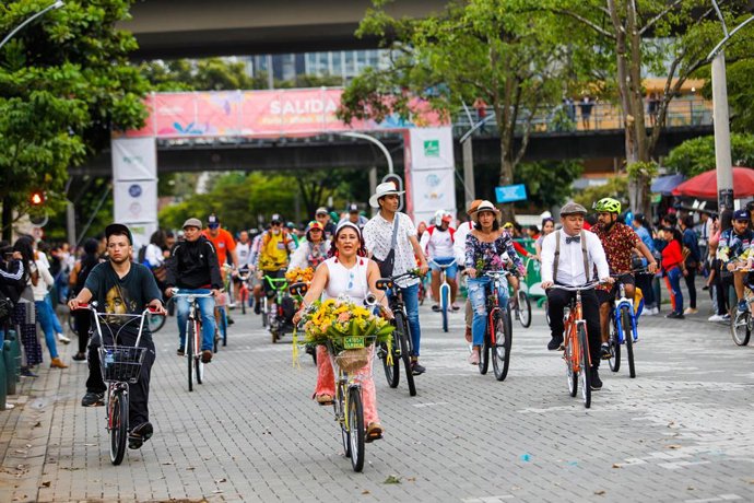 MEDELLÍN, 27 de julio de 2023.- Feria al ritmo de bici. (Colprensa).