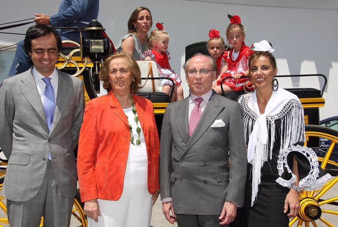 Archivo - Teresa Rivero y su marido José María Ruiz Mateos durante la feria de Jerez en una imagen de archivo