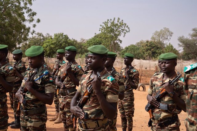 Archivo - Un grupo de militares de la Gendarmería de Níger, en la escuela de la Gendarmería, a 11 de enero de 2023, en Niamey, Níger (África).  En la escuela de la Gendarmería, se lleva a cabo el proyecto GARSI-Sahel, gestionado por la FIIAPP con fondos d