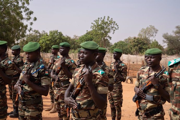 Archivo - Un grupo de militares de la Gendarmería de Níger, en la escuela de la Gendarmería, a 11 de enero de 2023, en Niamey, Níger (África).  En la escuela de la Gendarmería, se lleva a cabo el proyecto GARSI-Sahel, gestionado por la FIIAPP con fondos