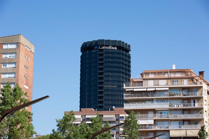 Archivo - Arxivo - Faana de la seu de CaixaBank en l'Avinguda Diagonal de Barcelona.