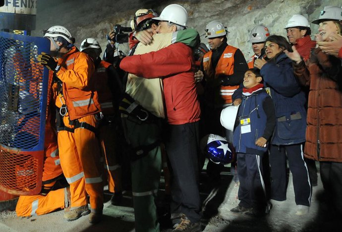 Archivo - Imagen de archivo del rescate de los 33 mineros chilenos atrapados en la mina de San José en 2010, en la que permanecieron durante 69 días