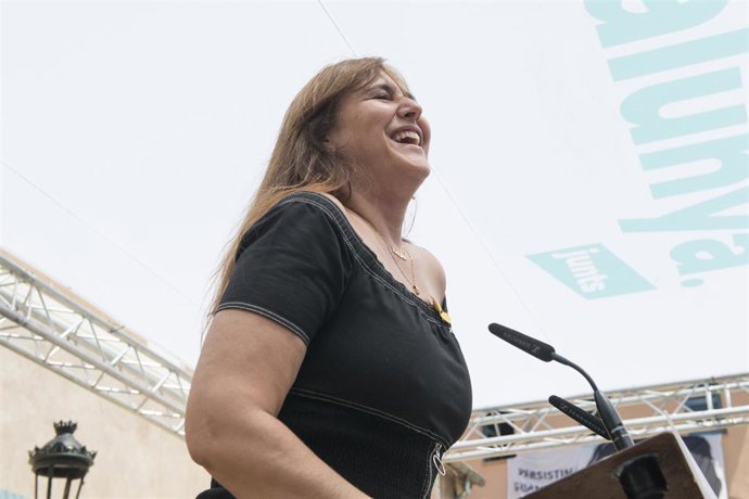 La presidenta de Junts y expresidenta del Parlament, Laura Borrs, interviene en el mitin central del partido JxCAT, a 16 de julio de 2023, en en Amer, Girona, Catalunya (España). Junts per Catalunya ha elegido la ciudad natal del expresidente de la Gen