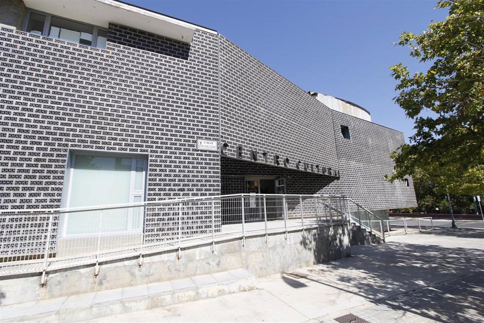 Archivo - El Ayuntamiento de Mérida licita la instalación de cajero automático y un proyecto de Hogar de Mayores en Nueva Ciudad