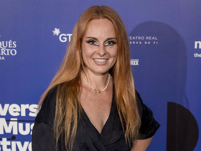 La diseñadora de moda Ana Locking posa durante el photocall previo al concierto de Kraftwerk en el Teatro Real, a 27 de julio de 2023, en Madrid (España).