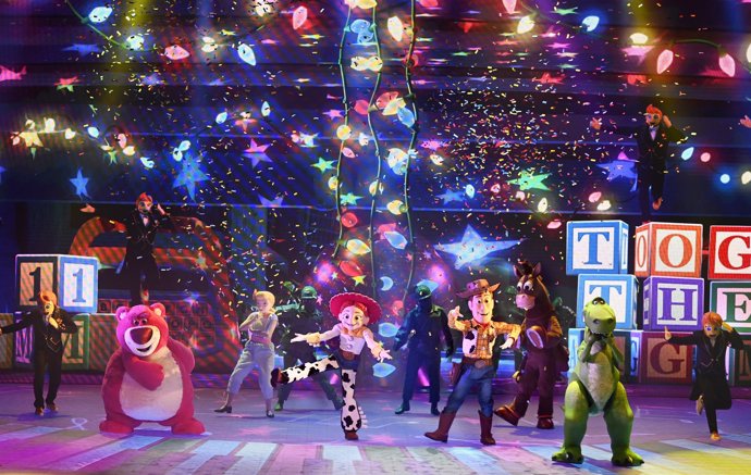 Disneyland Paris estrena un nuevo show musical que homenajea a Pixar