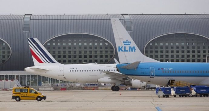 Archivo - Aviones de Air France y KLM