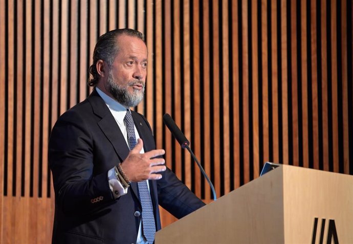 Archivo - El presidente de Abanca, Juan Carlos Escotet, durante la inauguración de la exposición internacional Al: More than human, en la sede de Afundación Obra Social de ABANCA, a 5 de septiembre de 2022, en A Coruña, Galicia (España). 