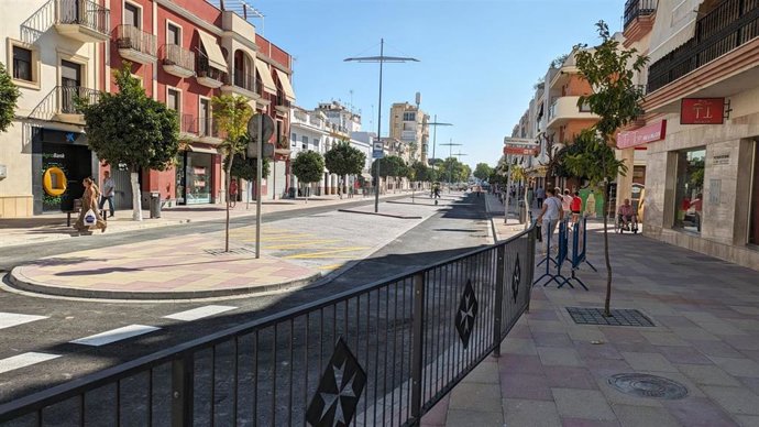 Avenida de la Cruz en Lora del Río, en Sevilla.