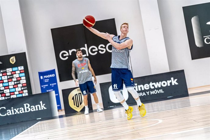 Alberto Díaz entrenando con la selección española de baloncesto.