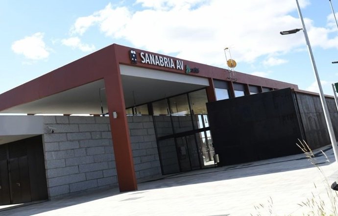 Exterior de la estación de trenes de Sanabria.