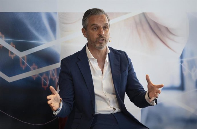 El vicesecretario de Economía del PP, Juan Bravo (c), durante su participación en un encuentro económico de Europa Press Andalucía el pasado 18 de julio del 2023 en Sevilla