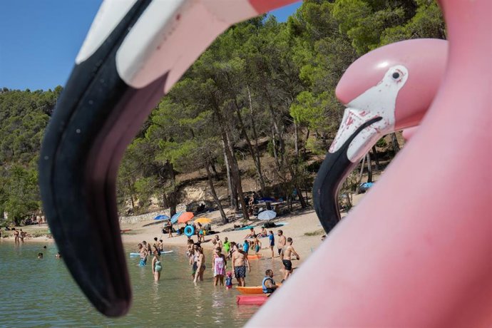 Archivo - Vista de la playa del embalse de Bolarque,  en Guadalajara, Castilla La-Mancha, (España). 