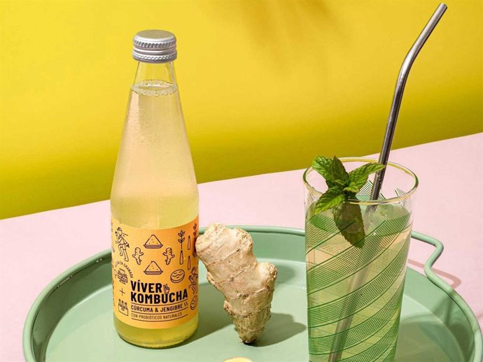 Los amantes del realfooding apuestan por los cócteles de kombucha para disfrutar en verano