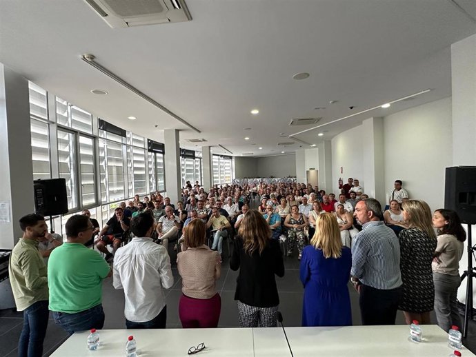 La concejala y presidenta del Patronato de Fiestas, Noelia Selma, da a conocer la propuesta de los integrantes de la Junta de Fiestas